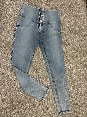 Freddy High-Waist Skinny Jeggings in Faded Blue